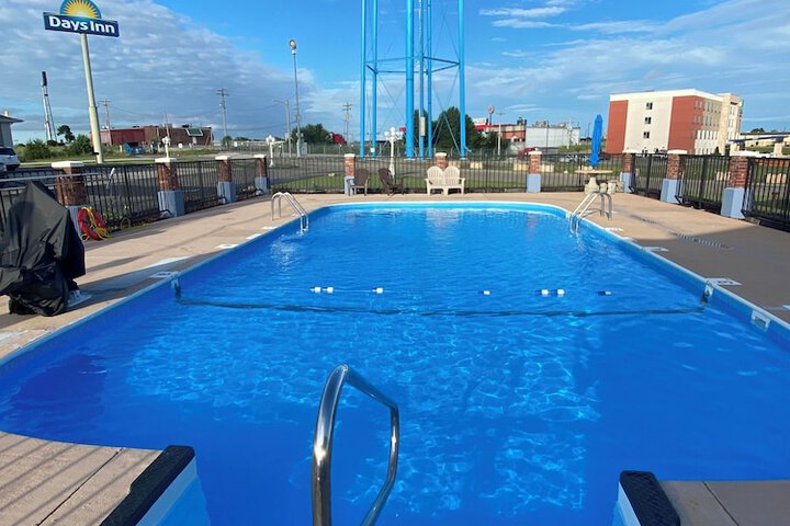 Pool 23 of 34