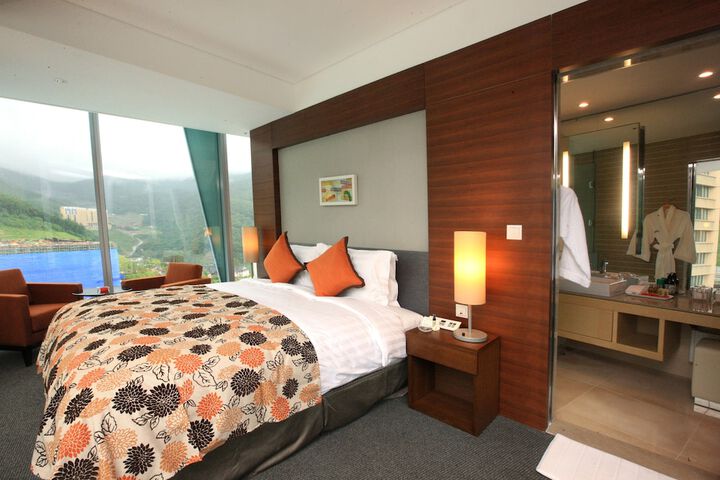 Room 6 of 54