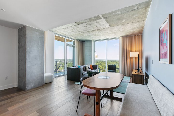 Room 407 of 860