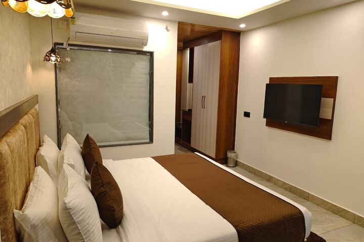 Room 9 of 54