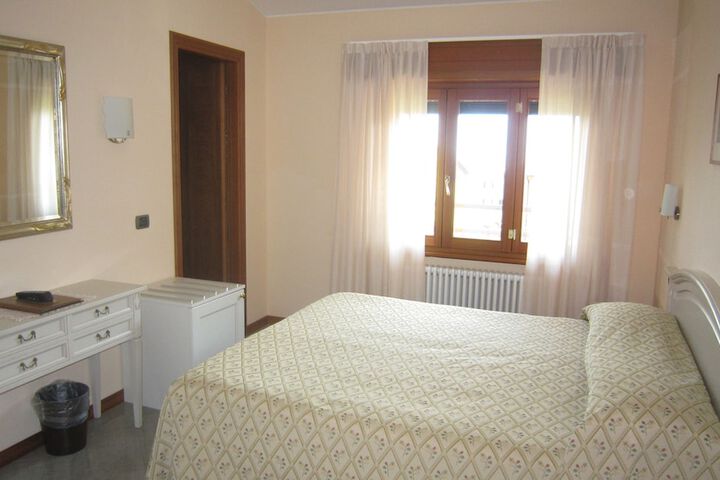 Room 4 of 41