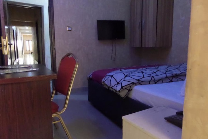 Room 8 of 35