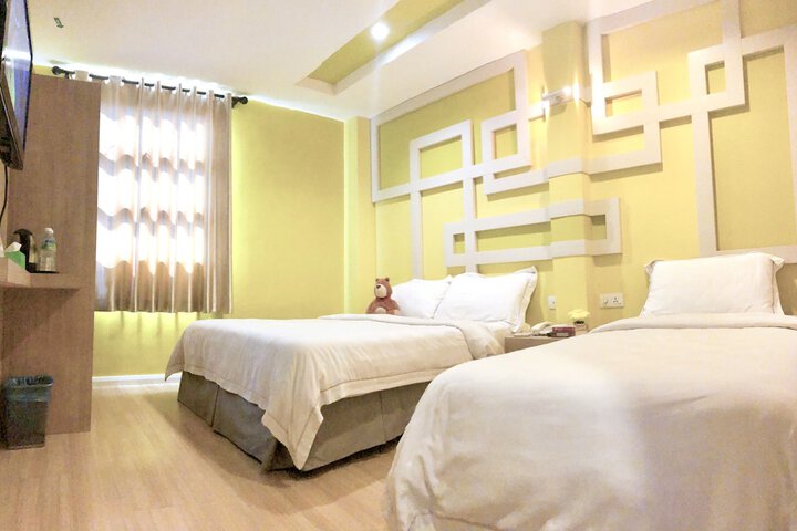 Room 10 of 33