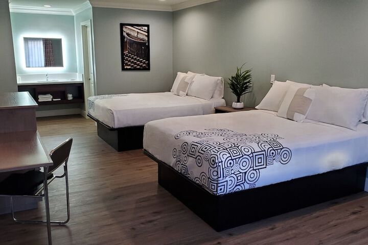 Basic Room 2 Queen Beds (1 of 5)