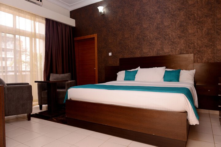 Room 7 of 24