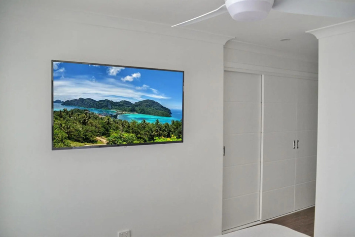 Room 2 of 16