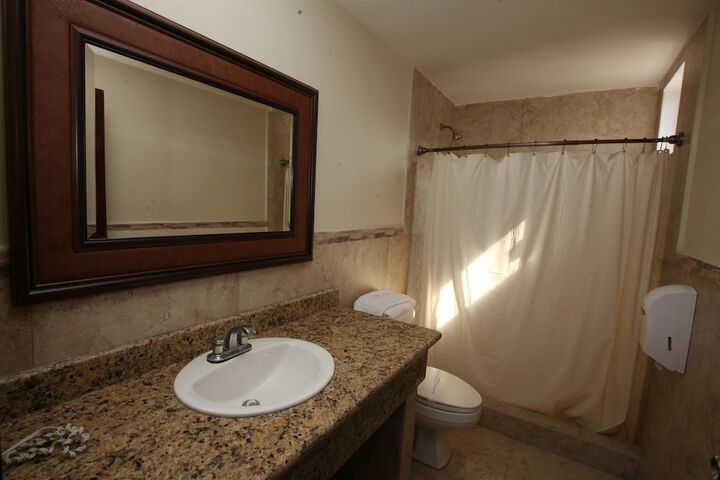Room 10 of 14
