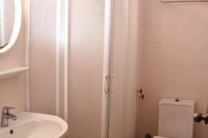 Room 4 of 27