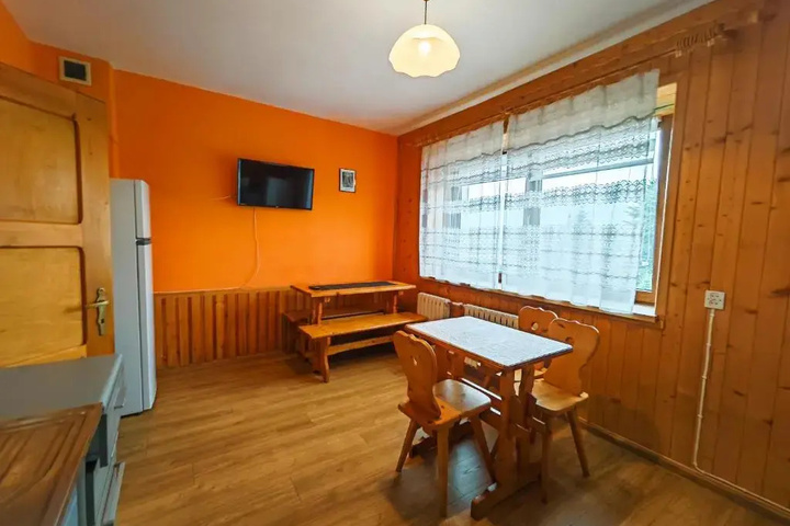 Room 4 of 13