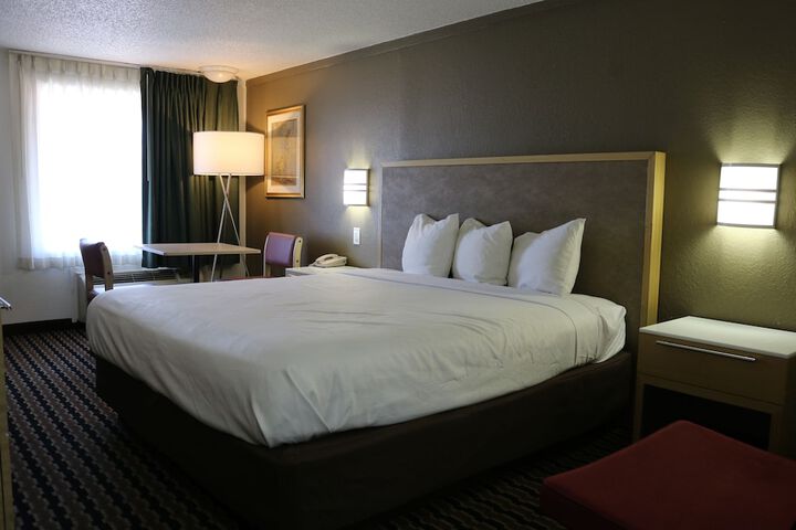 1 King Bed (9 of 15)