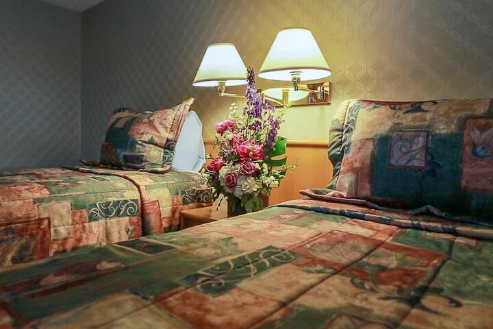 Room 6 of 28
