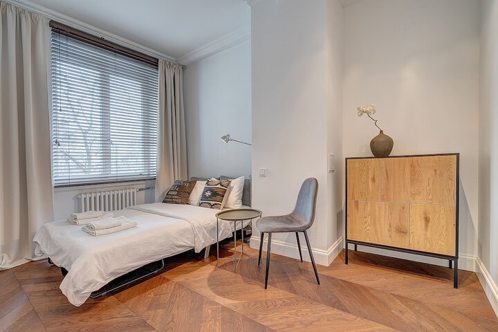 Room 4 of 38