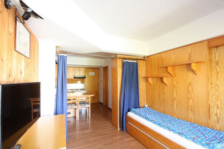 Room 42 of 74
