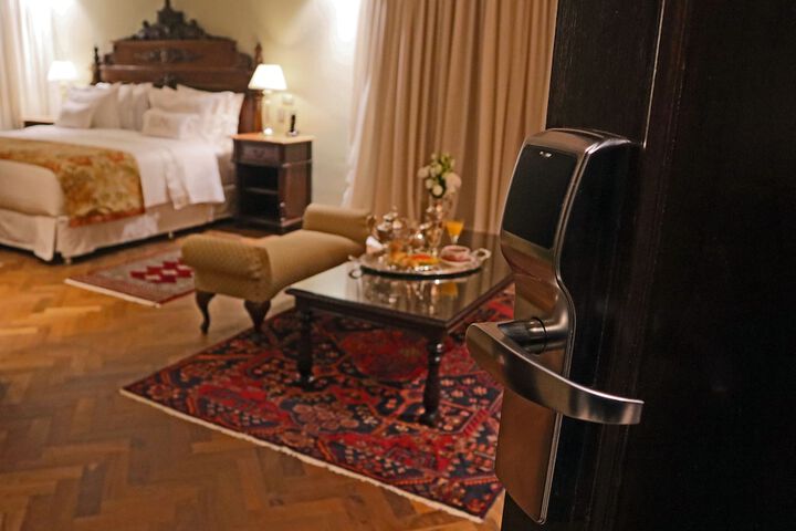 Room 9 of 70