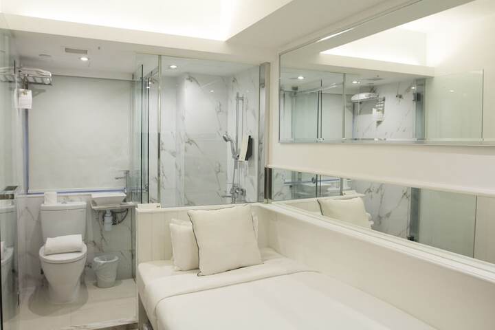 Room 30 of 53