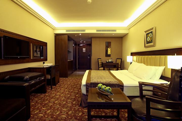 Room 5 of 44