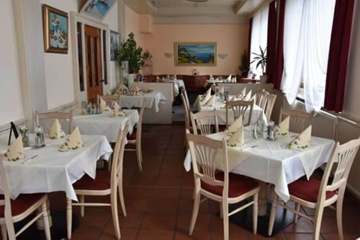 Dining 45 of 65