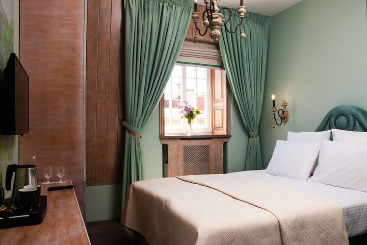 Room 6 of 40