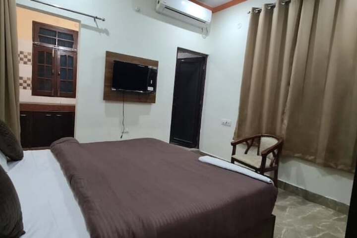 Room 7 of 19