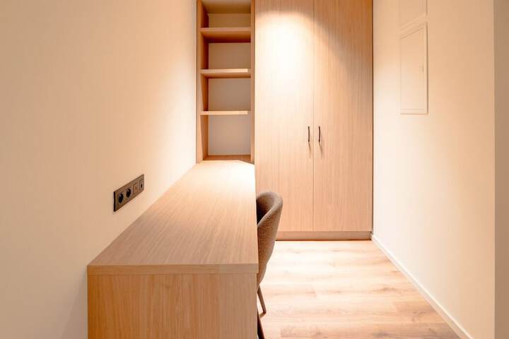 Room 5 of 28