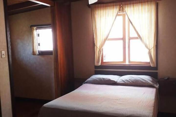 Room 4 of 10