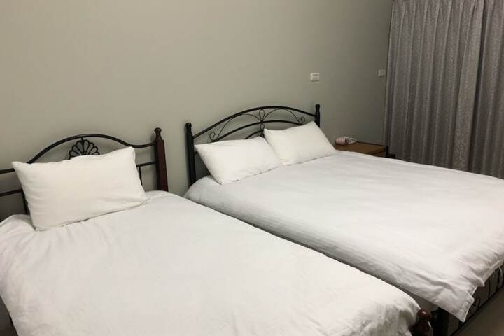 Room 5 of 6