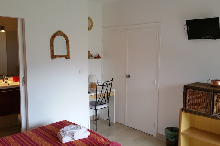 Room 13 of 37