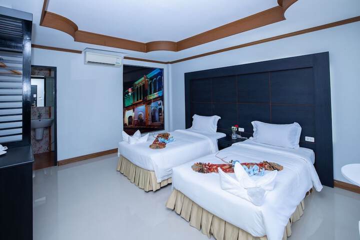 Room 18 of 126