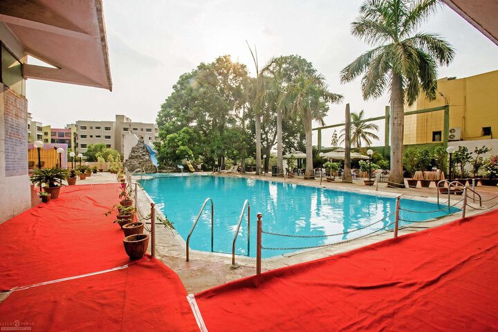 Hotel with Pool