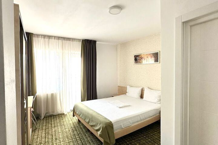 Room 14 of 34