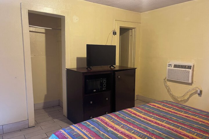 Room 7 of 13