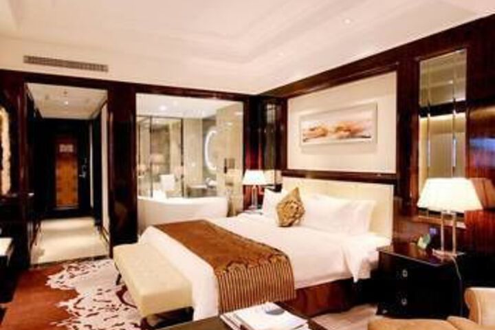Room 6 of 8