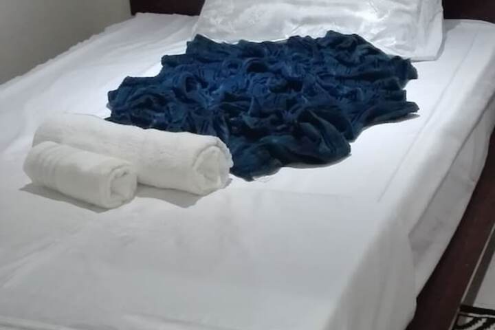 Room 6 of 12