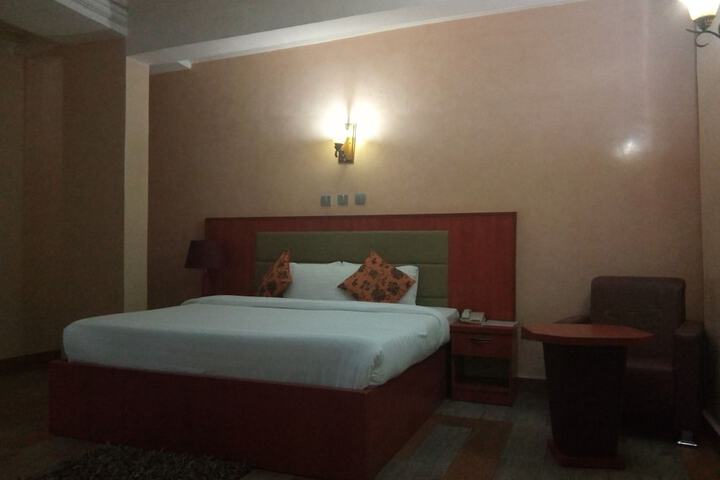 Room 10 of 22