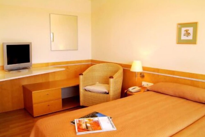 Room 6 of 65