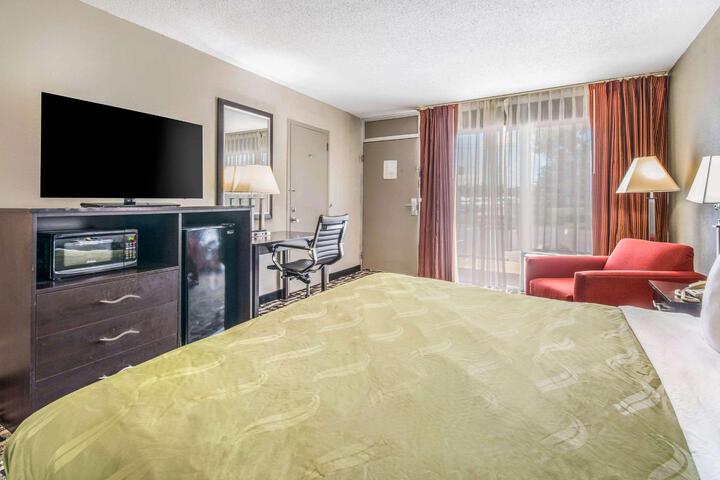1 King Bed Accessible (3 of 21)