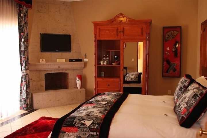 Room 9 of 17