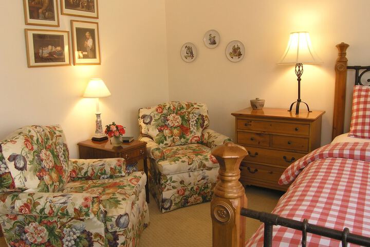 Room 4 of 18