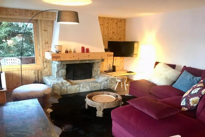 Room 2 of 10
