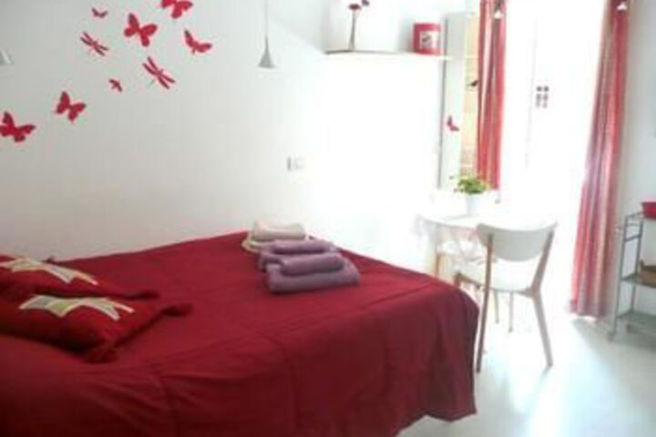 Room 6 of 12
