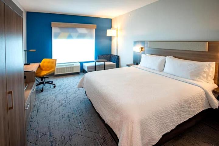 Standard | King Bed (2 of 3)