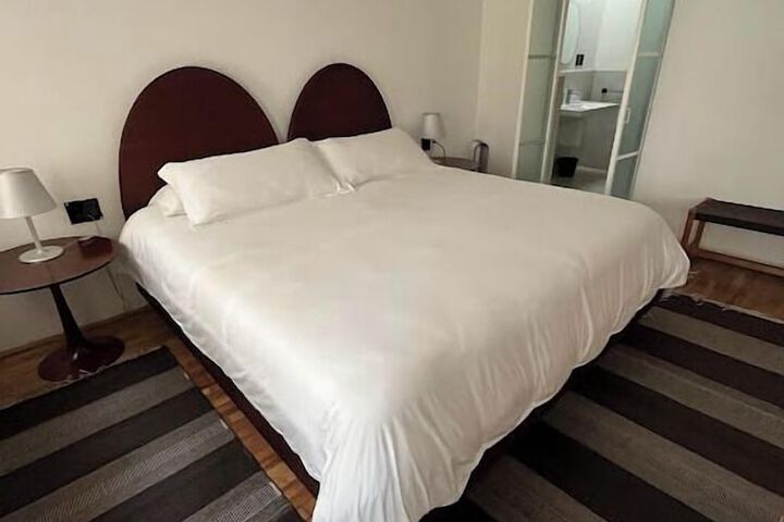 Room 26 of 103