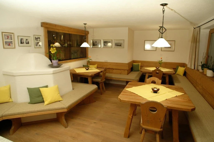Room 4 of 10