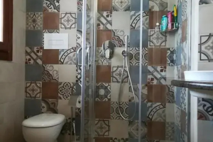 Room 6 of 14