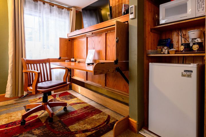 Room 16 of 156