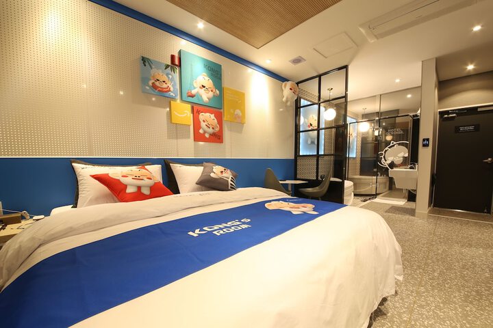Room 4 of 23