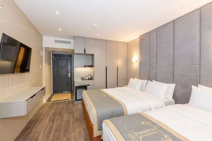 Room 25 of 74