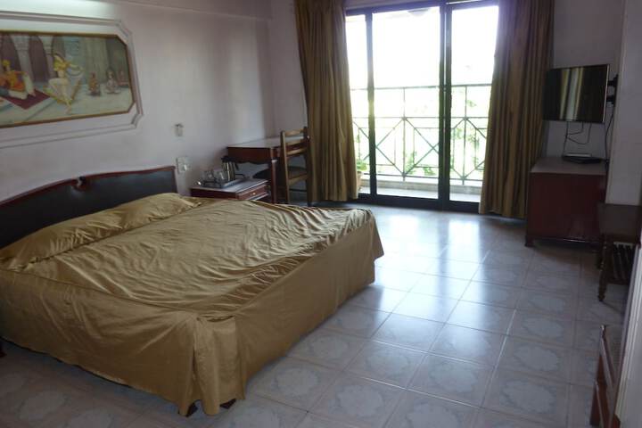 Room 26 of 45