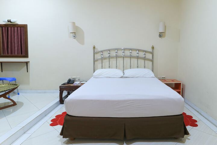 Room 15 of 32