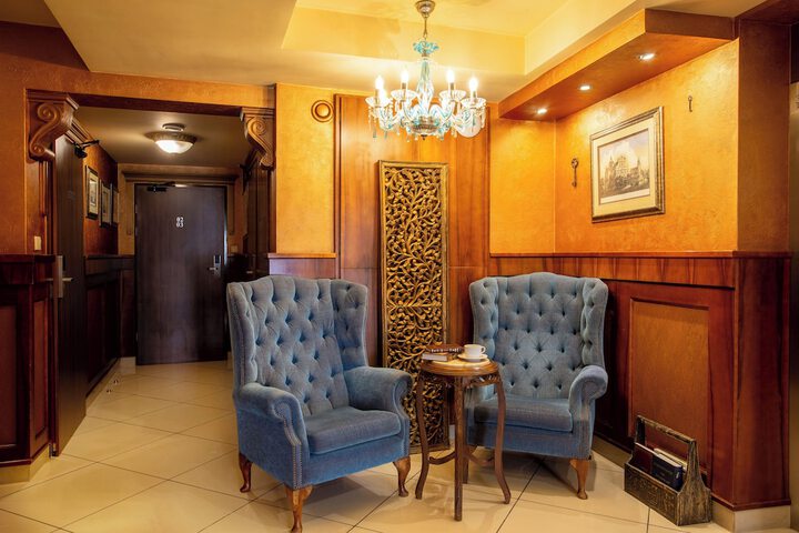 Entrance & Lobby